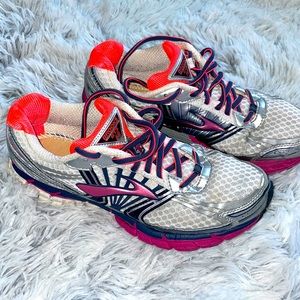 Brooks Adrenaline GTS 14 shoes
